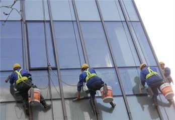 專業(yè)幕墻玻璃清洗及保潔服務——浦東周浦鎮(zhèn)，覆蓋全市