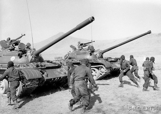 T-54坦克的通信與外部設(shè)備升級 從基礎(chǔ)無線電到現(xiàn)代化改造
